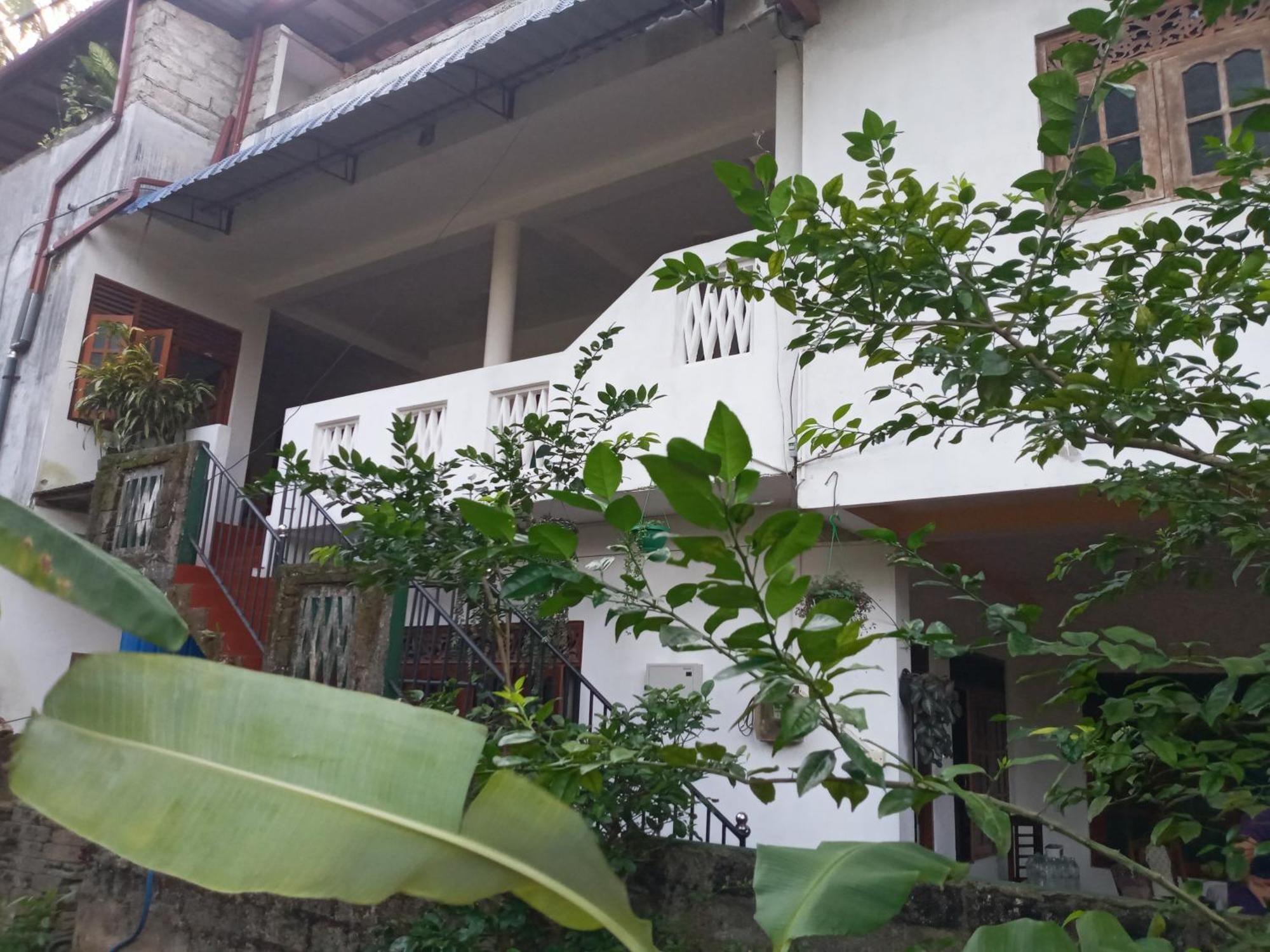 Pravindi Guest Home Mirissa Exterior photo