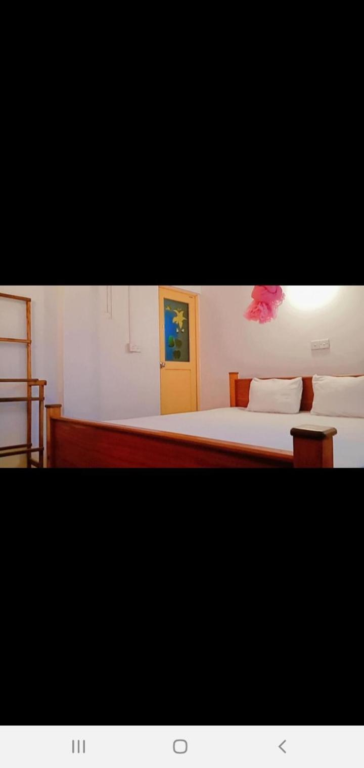Pravindi Guest Home Mirissa Room photo
