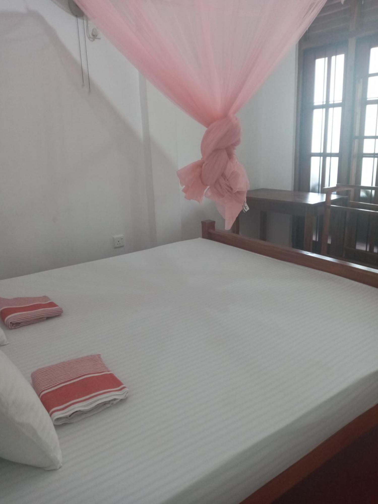 Pravindi Guest Home Mirissa Room photo